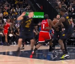 如同空气！艾顿把哈登护送到内线还赔个犯规送2+1