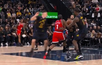 如同空气！艾顿把哈登护送到内线还赔个犯规送2+1