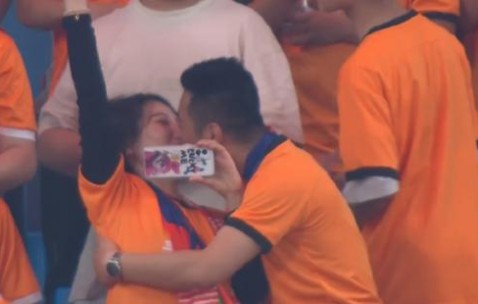 有排面 看看亚冠冠军俱乐部美女球员的赛场婚礼