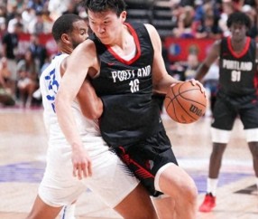 10分4篮板5助攻3盖帽！杨瀚森NBA首秀惊艳，中国篮球迎来新希望｜封面头条