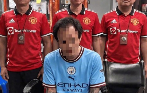 九州体育官网、九州体育娱乐官方网站-曼城球迷涉毒被捕，泰国警方穿曼联球衣拍照|曼彻斯特|太阳报|None|利物浦|联赛杯_新浪体育_新浪新闻