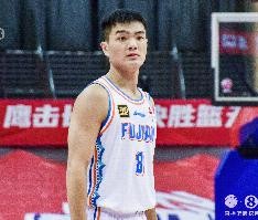 杀伤力在线！黎伊扬13中4&amp;11罚9中拿到17分4板6助2断 出现6失误