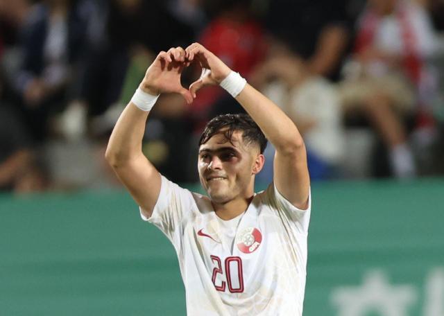 1695700653838048499.jpg 卡塔尔国奥队中锋20号拉维.jpg